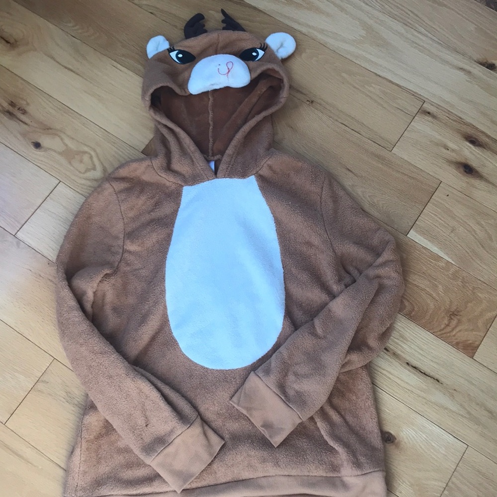 No boundaries fuzzy top! Size 15-17 in kids